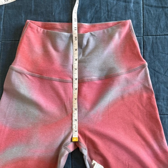 Beyond Yoga Pink Blue Leggings Size Medium - Picture 5 of 7